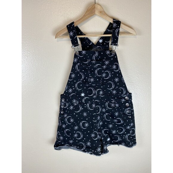 Hot Topic Denim Shortall Black White Moon Stars Overall Shorts M used - Picture 1 of 3